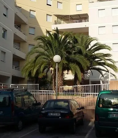 Sympa F2 Avec Parking Et Piscine