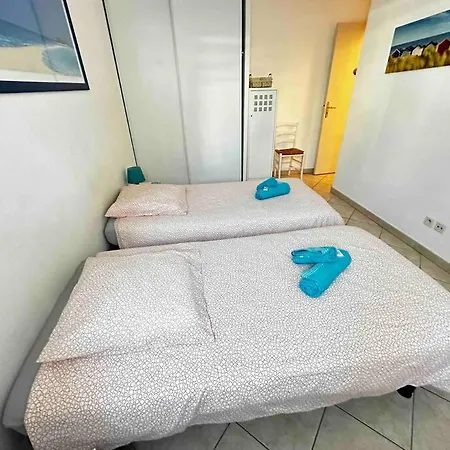 Sympa F2 Avec Parking Et Piscine Apartmán