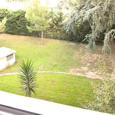 Sympa F2 Avec Parking Et Piscine *